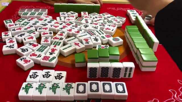 麻将:这牌有意思,杠了四坎,单吊四条胡牌