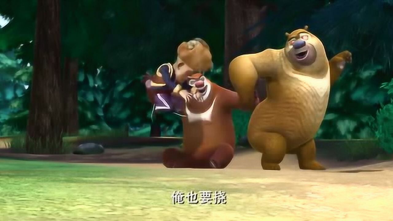 熊出没:光头强给熊大熊二挠痒痒,好温馨的画面