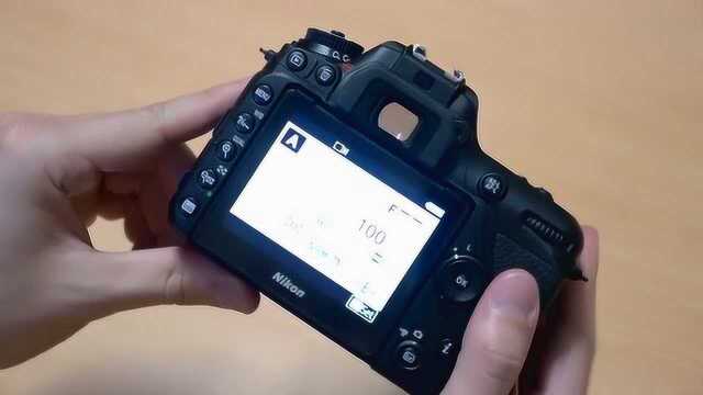 尼康D7500搭载EXPEED 5处理器和CMOS传感器,速度与画质更均衡