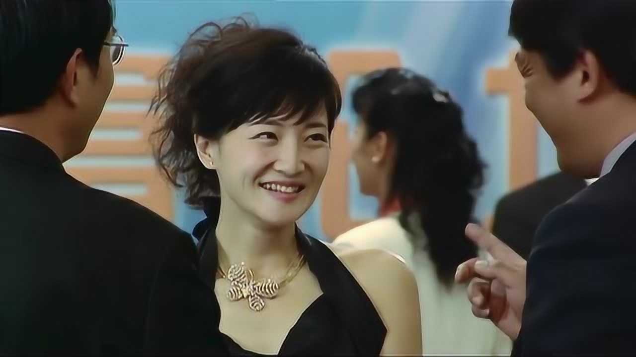 女人四十一枝花还是很有韵味的