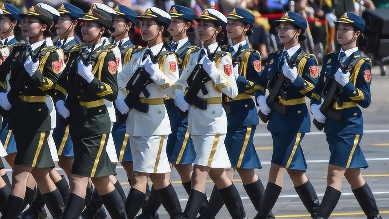 中国式阅兵恢弘雄壮中一抹彩虹2019三军女兵方阵将惊艳世界