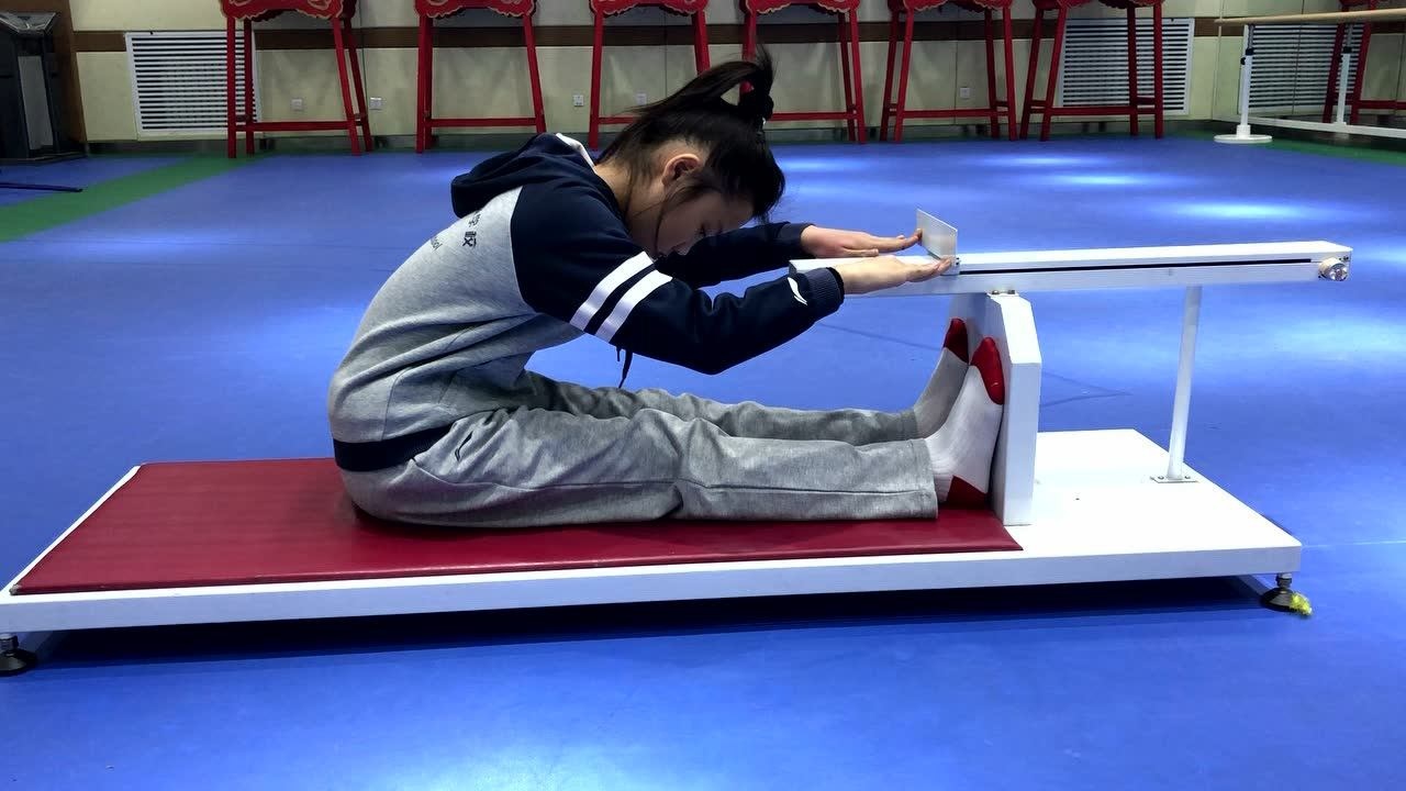 坐位体前屈完整动作_腾讯视频