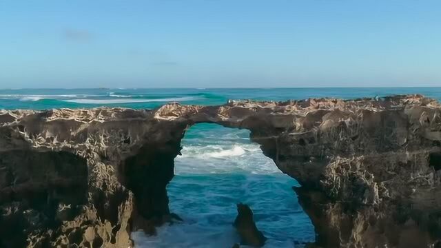 沙滩 礁石 海浪 风景很秀美