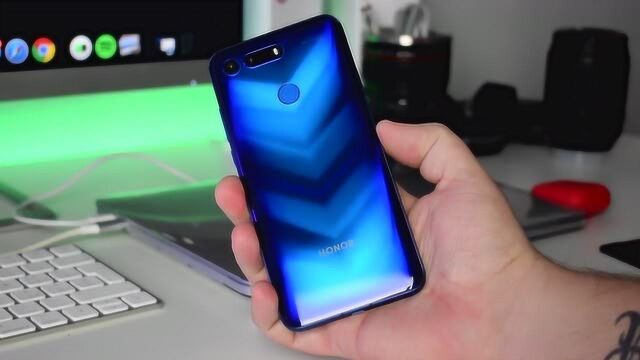 Redmi Note 7 vs 荣耀 V20外观设计、游戏性能、拍照清晰度对比