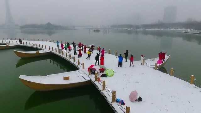 焦作龙源湖雪后美景:一泓碧水映白雪 款款舞步乐人生