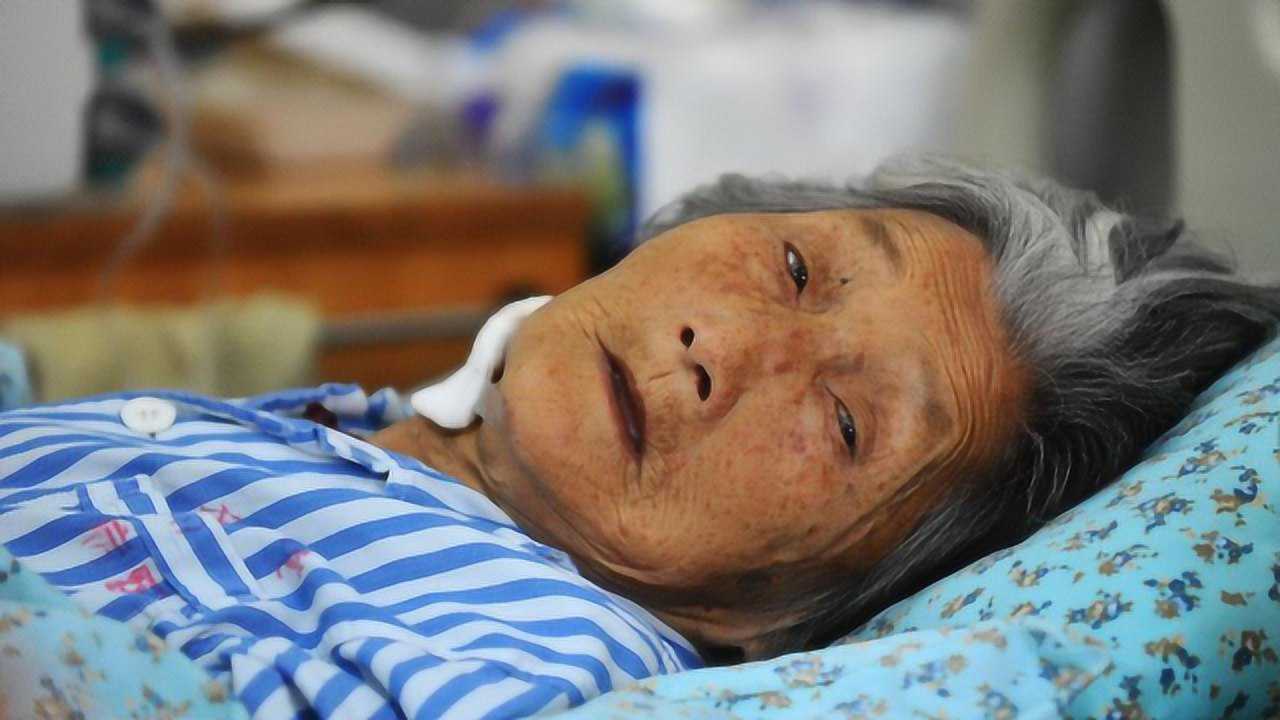 为什么老人临终前都会神志不清的说胡话听听医学上的解释