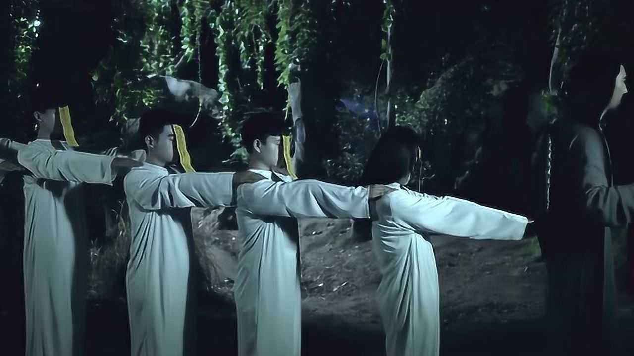 赶尸人之九阴蛊女:僵尸的寿衣哪里去的了_腾讯视频