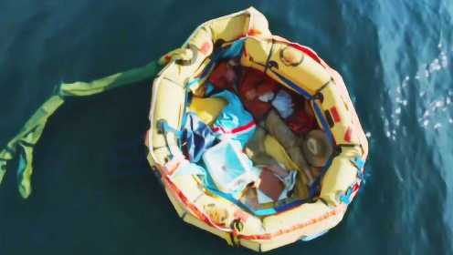 老人独自被困海上，在皮筏上漂流多天，靠塑料袋蒸发海水活了下来