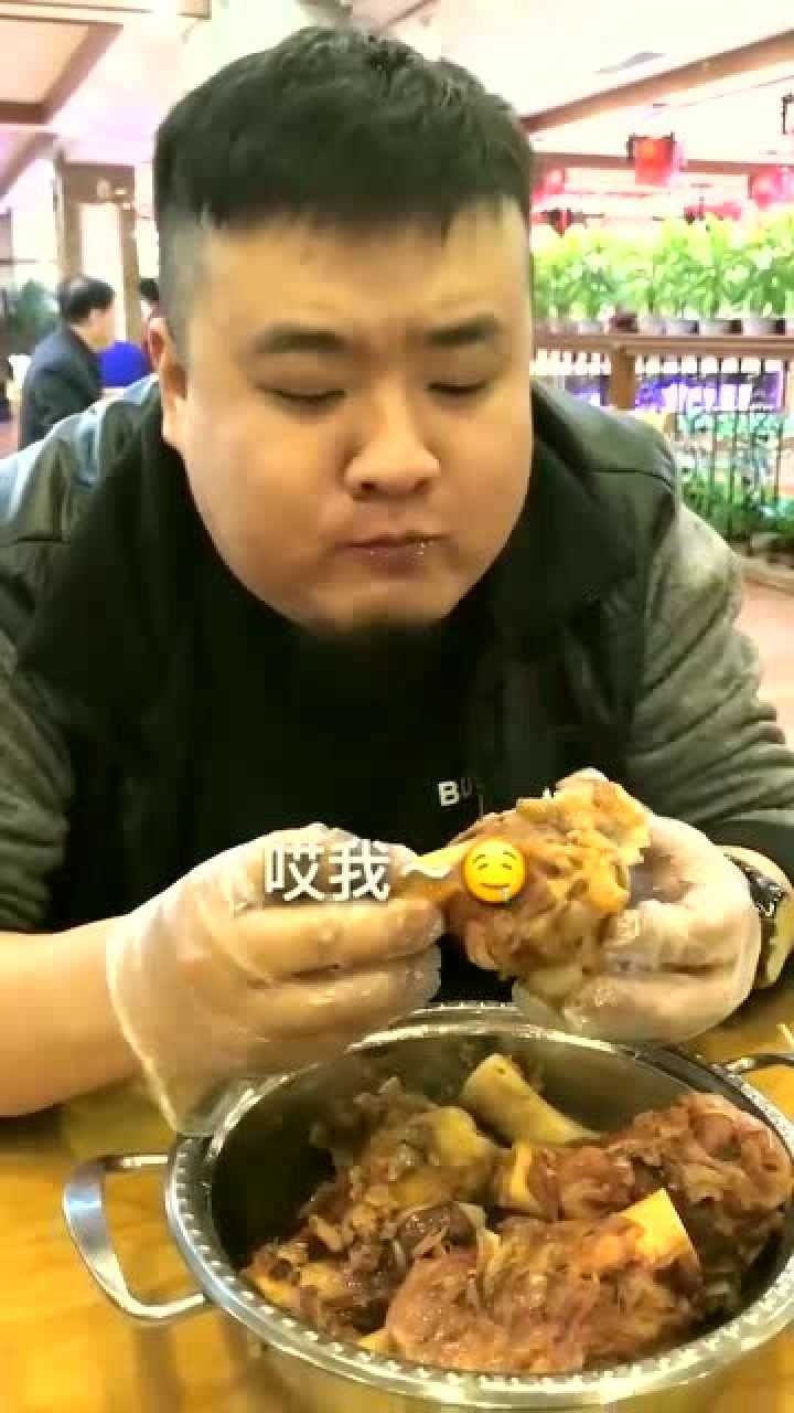 大胃王红雨老师:吃肉吃瘦肉,那是不会胖哒!就这么愉快地决定了!