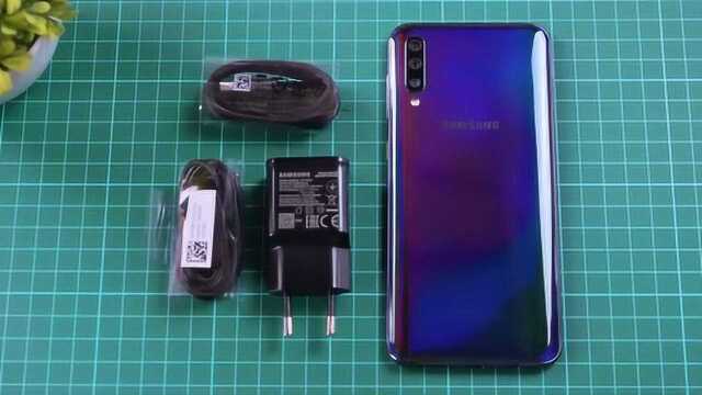 三星 Galaxy A50开箱评测,A系列已经成为三星另一主力了