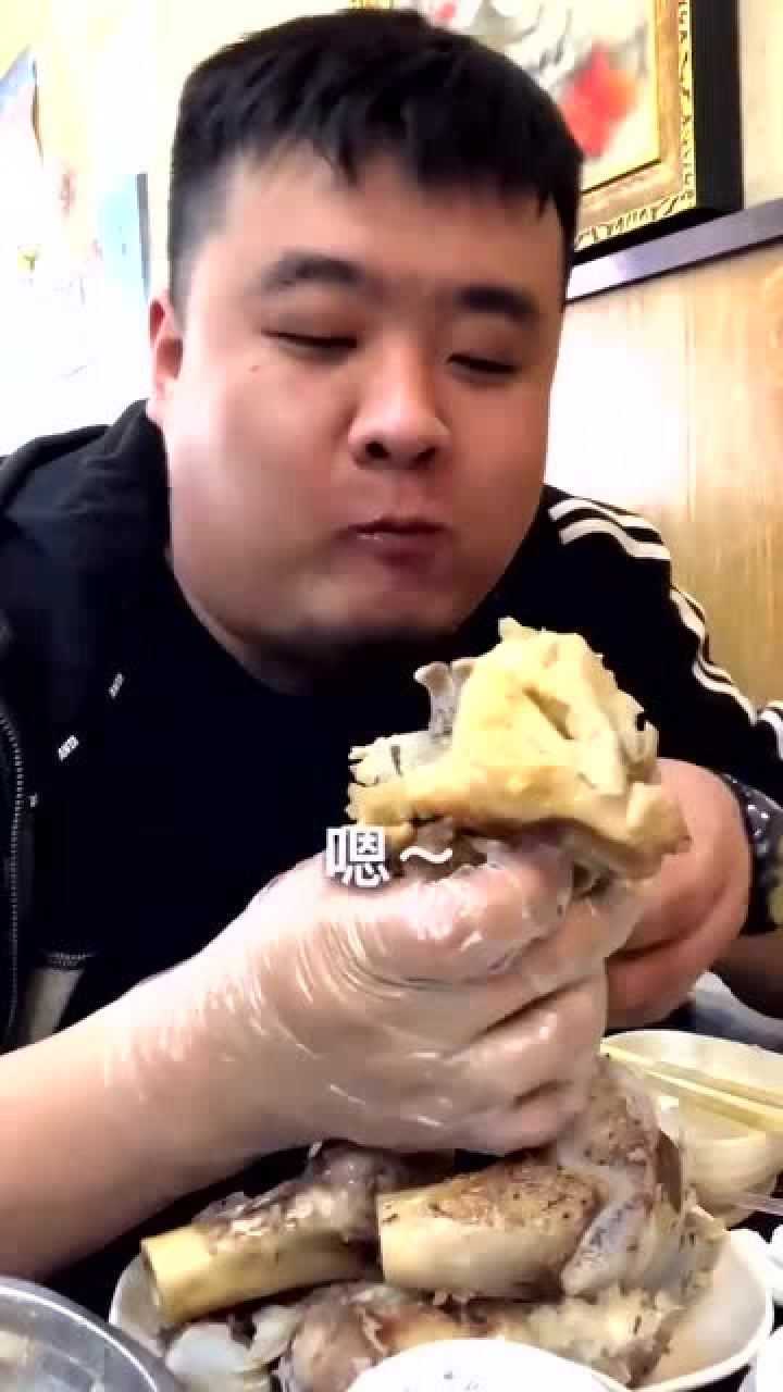 大胃王红雨老师自助酱骨头同学们今天就干骨头就完了