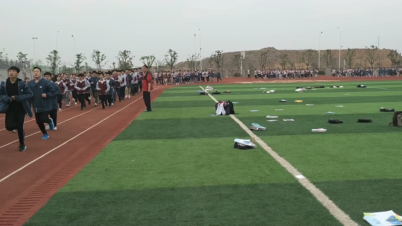 安徽师范大学附属叶集中学晨跑