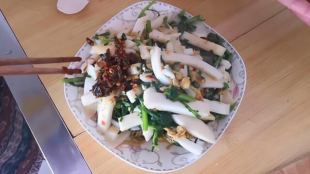 云南特色美食“饵块”,小水炒了一大盘,太美味了!