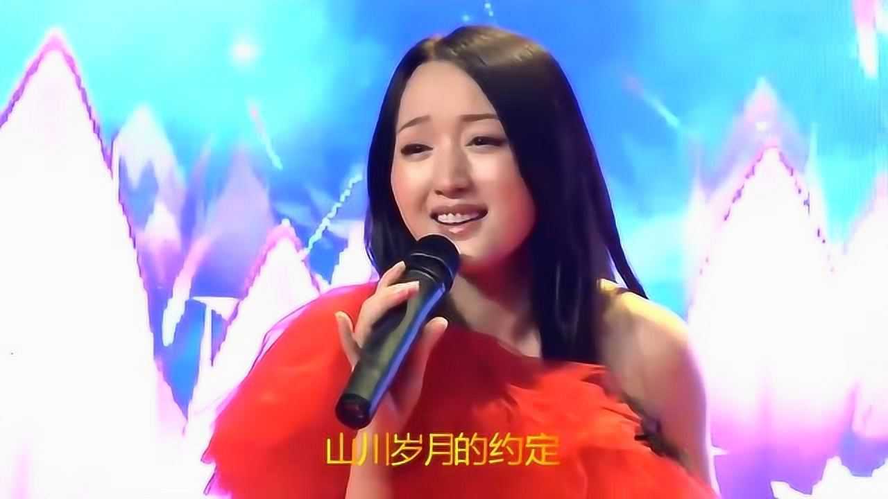 杨钰莹现场演唱我在春天等你相逢在最美的春天