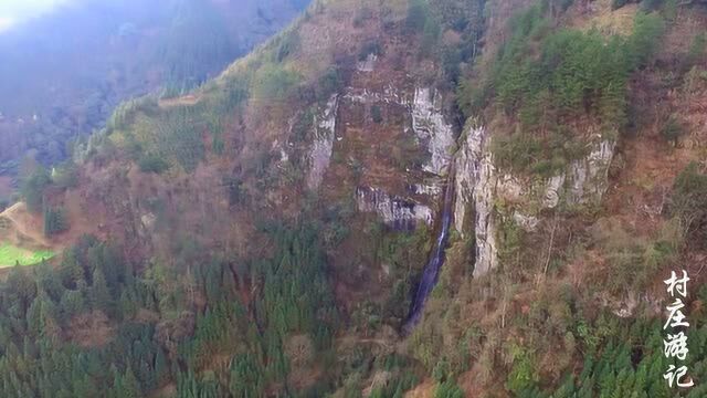 贵州高山上一瀑布从百米高空流下,就像疑似银河落九天意境一样!