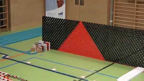 史诗级的多米诺骨牌表演