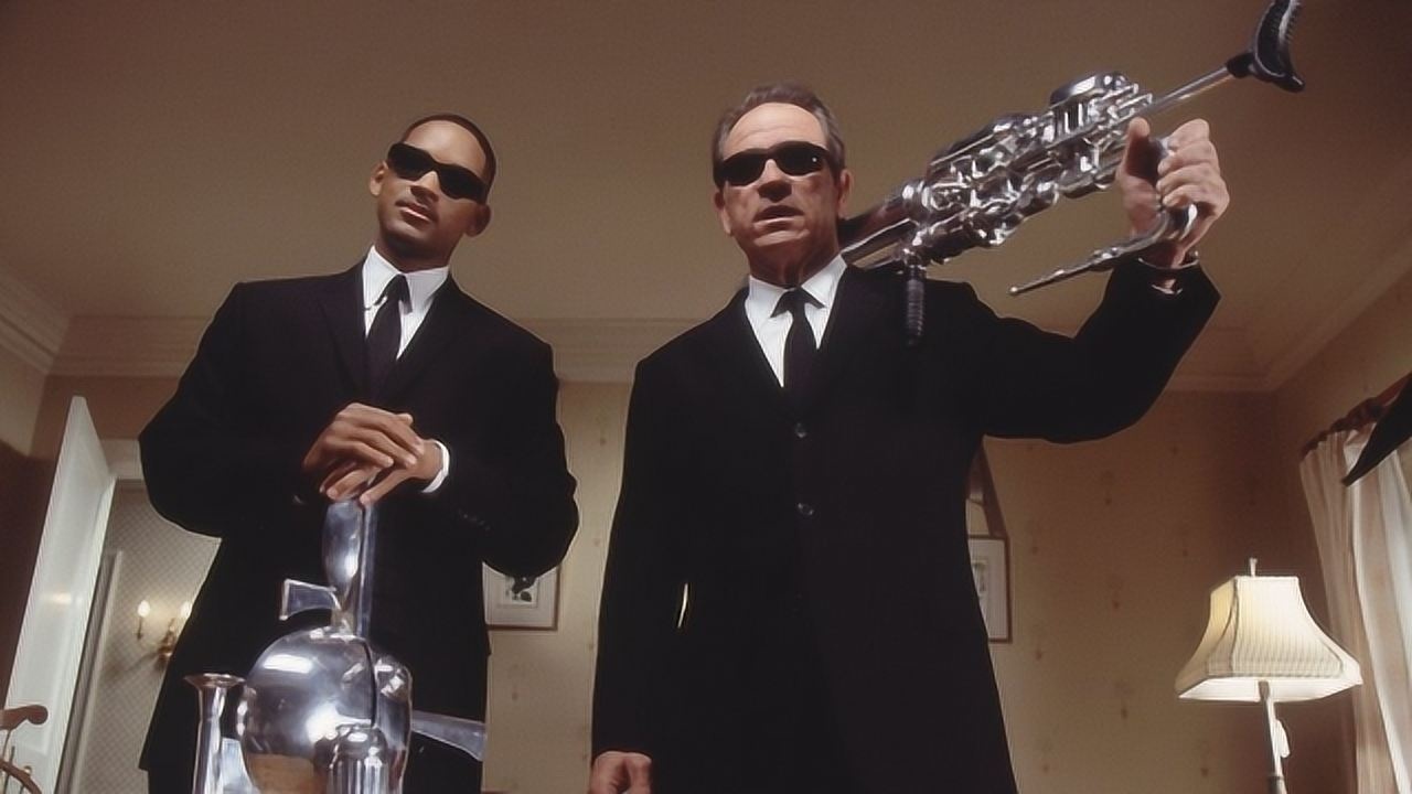 4分钟看完黑衣人2小伙为救美女费尽心力没想到她是外星公主