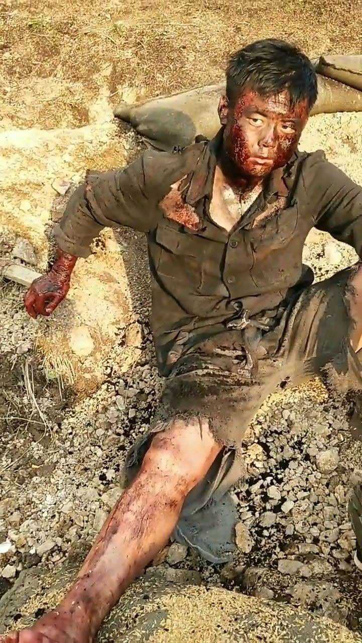 爆炸崩了一身血