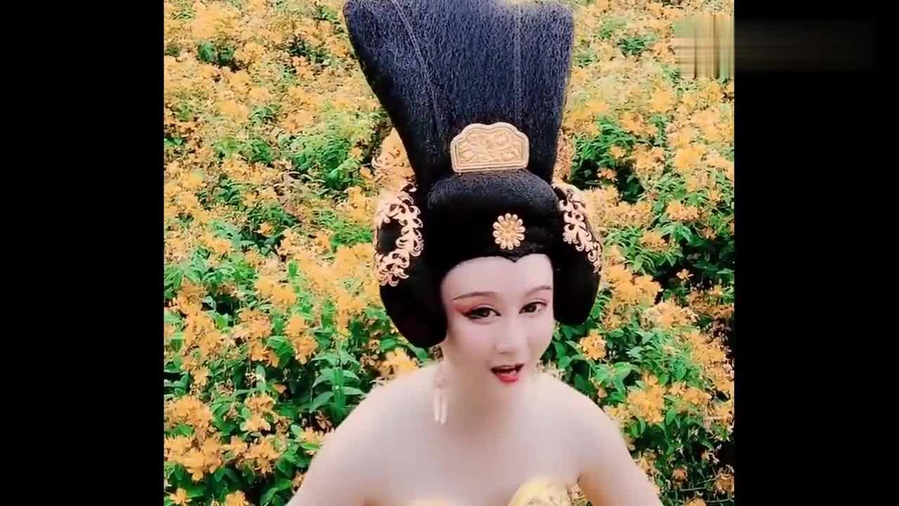 反串歌手韩龙长得真好看远看有点像某位明星简直太美了