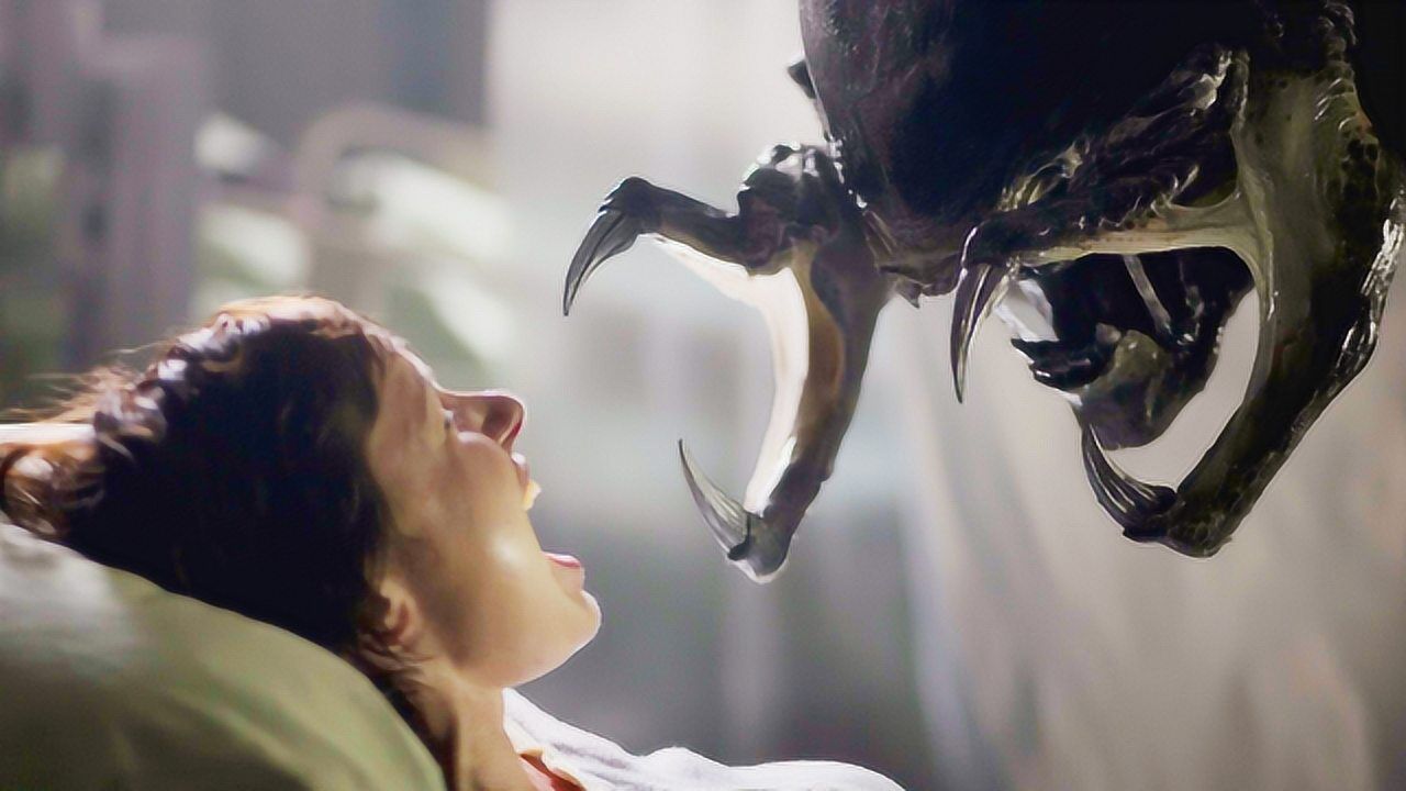 医院成为异形寄生绝佳场所,孕妇被迫注入卵状物,生下异形后代