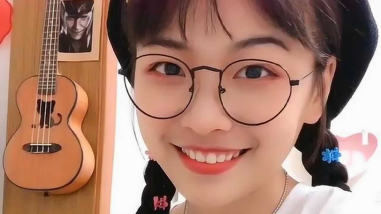 陈逗逗翻唱庸人自扰表情可爱这是要甜到心窝了心动的感觉