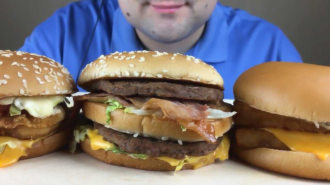 大叔吃超流行汉堡麦香鸡培根和双层鳕鱼堡哪款才是最爱