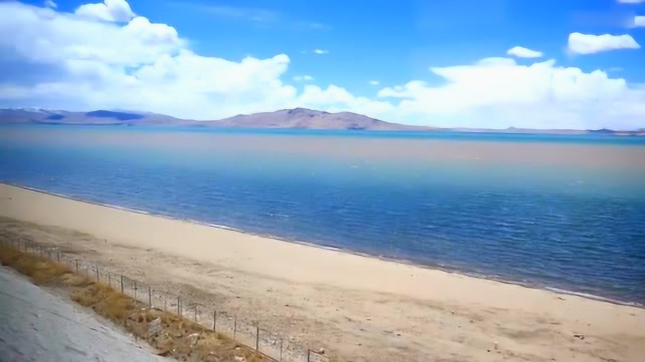 开在西藏高原上的火车,z164次途径措那湖,这美景让人心醉!