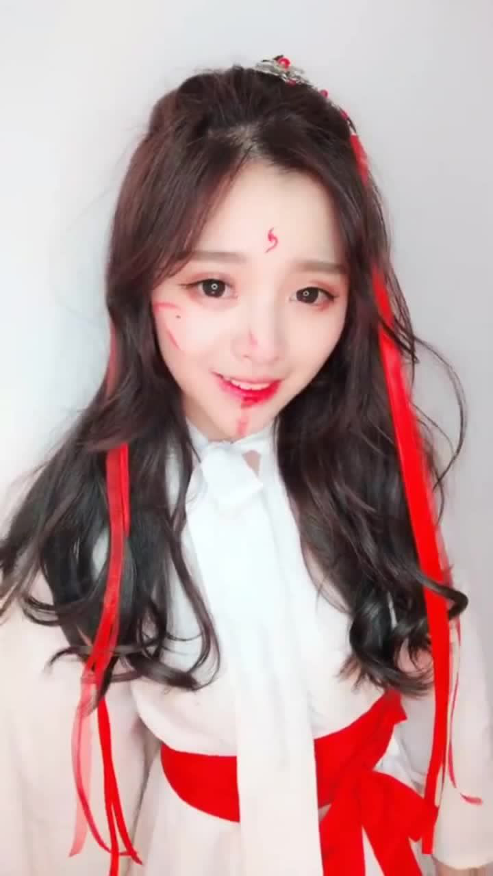 身穿古装的彭十六让人心酸每当看到她就会不由自主的喜欢她