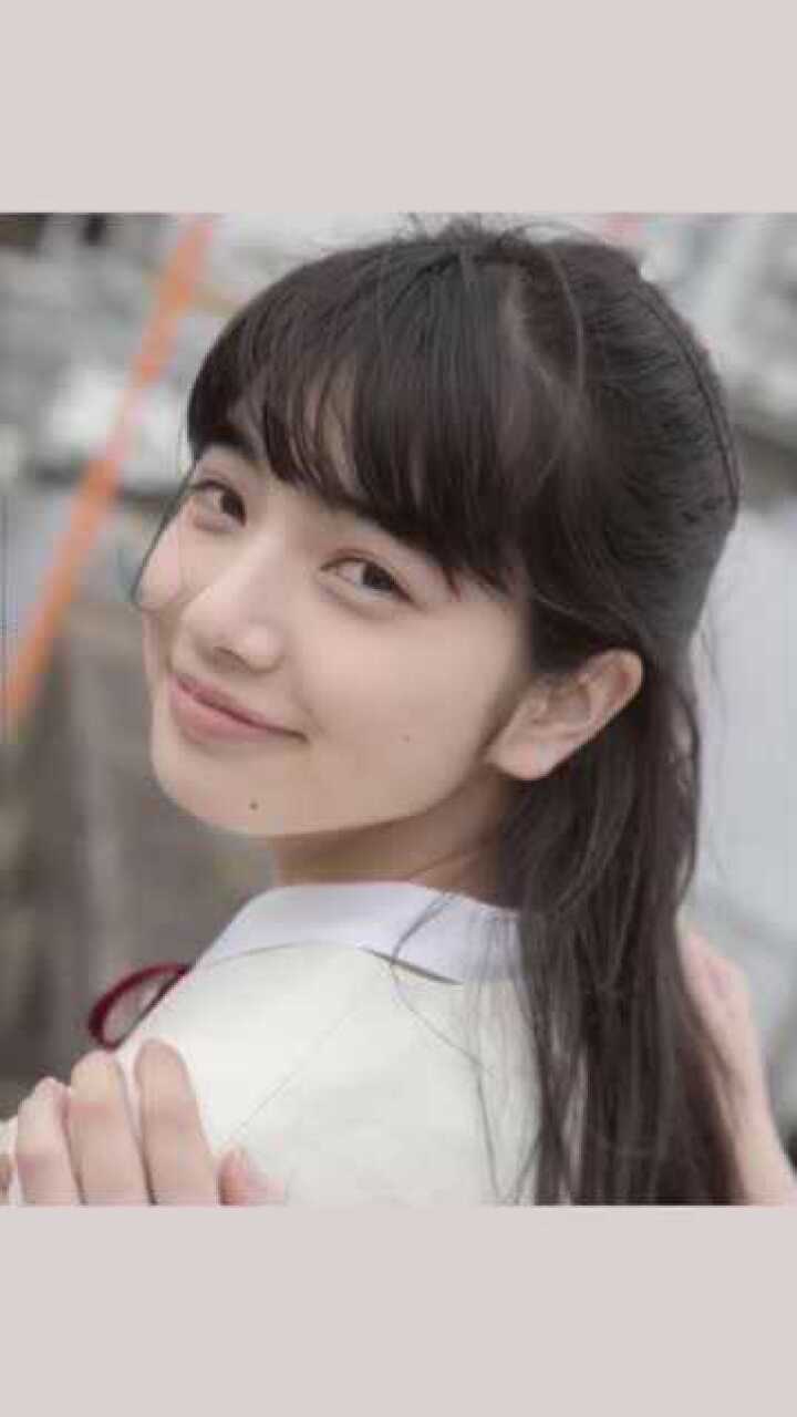 小松菜奈高冷厌世脸从妆容发型到风格多变