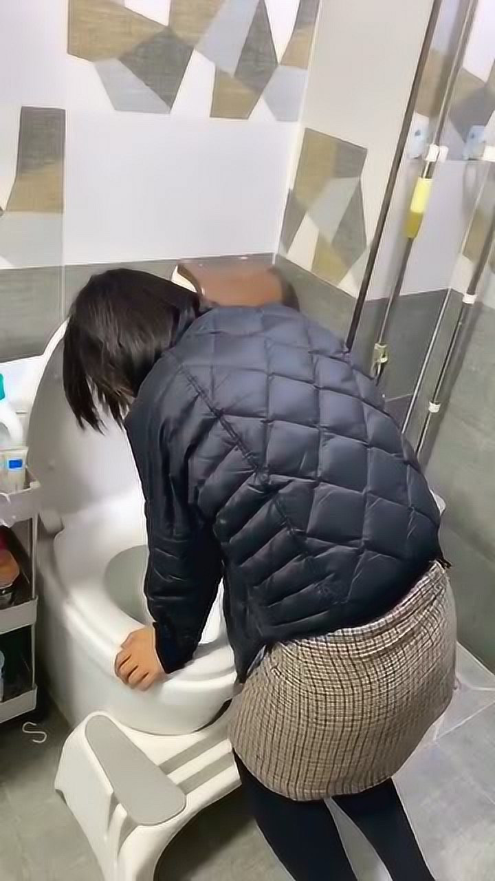 女朋友喝多了吐了