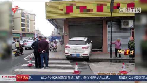 [图]中山阜沙：小车撞车后冲进路边商铺，老司机失手？