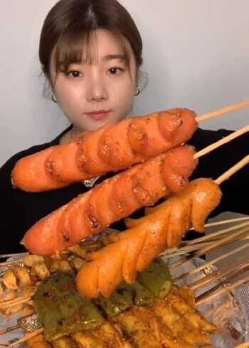 吃个炸面肠,软糯糯的非常好吃,大口吃太过瘾了