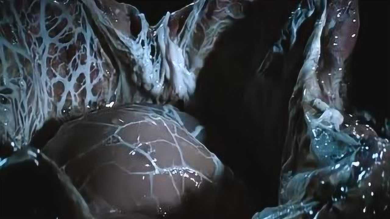 异形:异型卵"开花",抱脸虫袭击宇航员,成功寄生进人类身体!