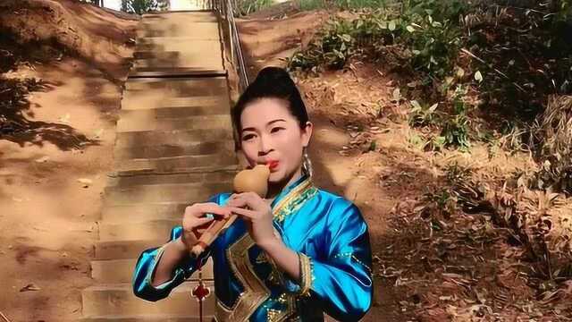 美女葫芦丝吹奏《又见翠烟》,情意绵绵,悦耳醉人!