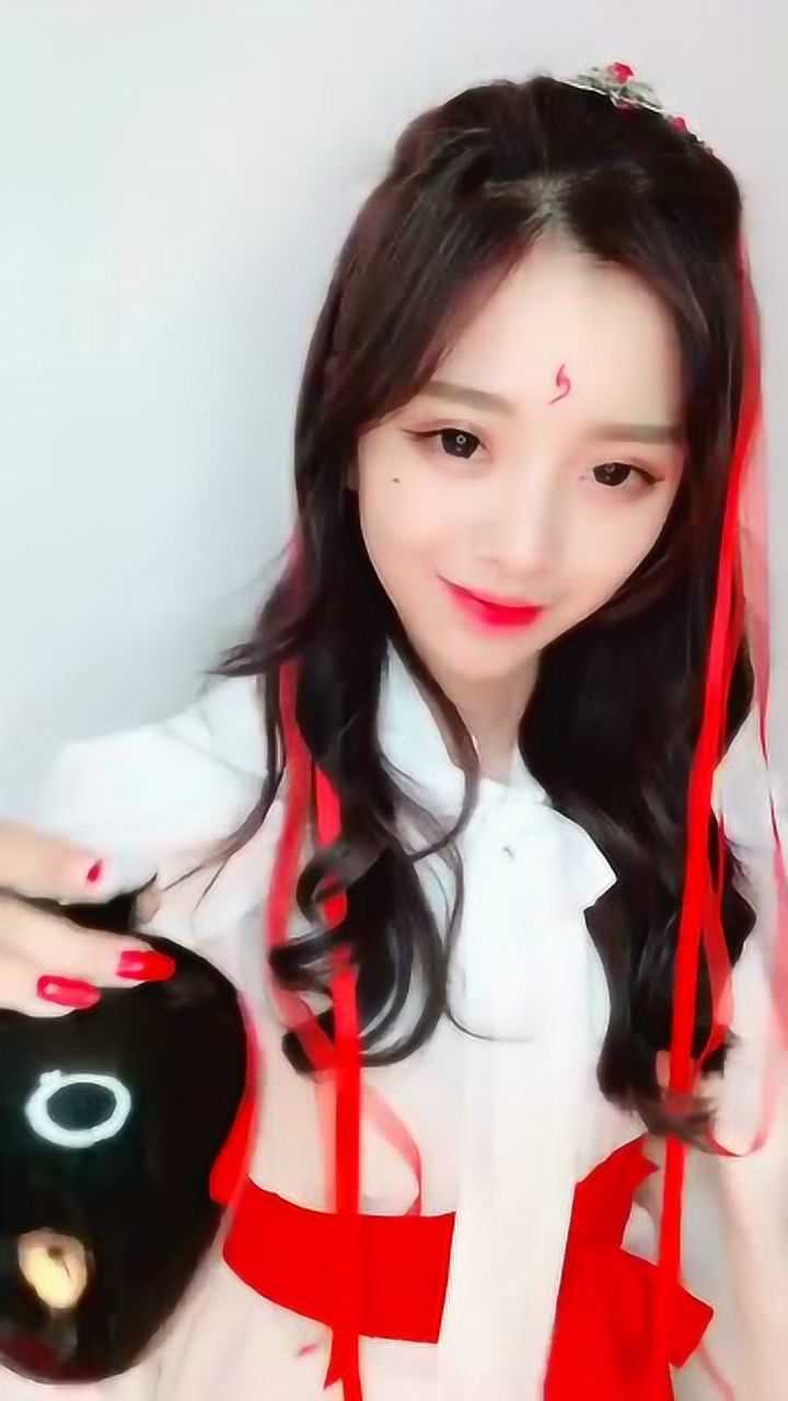 彭十六穿古装真美彭十六赌10包辣条你不能看到第三遍