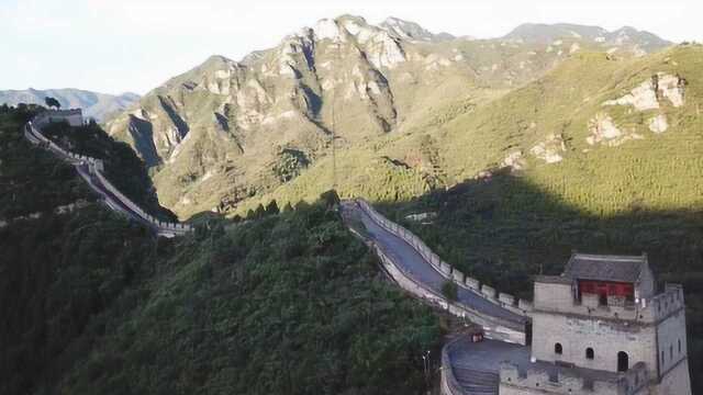 一个受欢迎的旅游城市,每年接待达3亿游客,旅游收入位居榜首