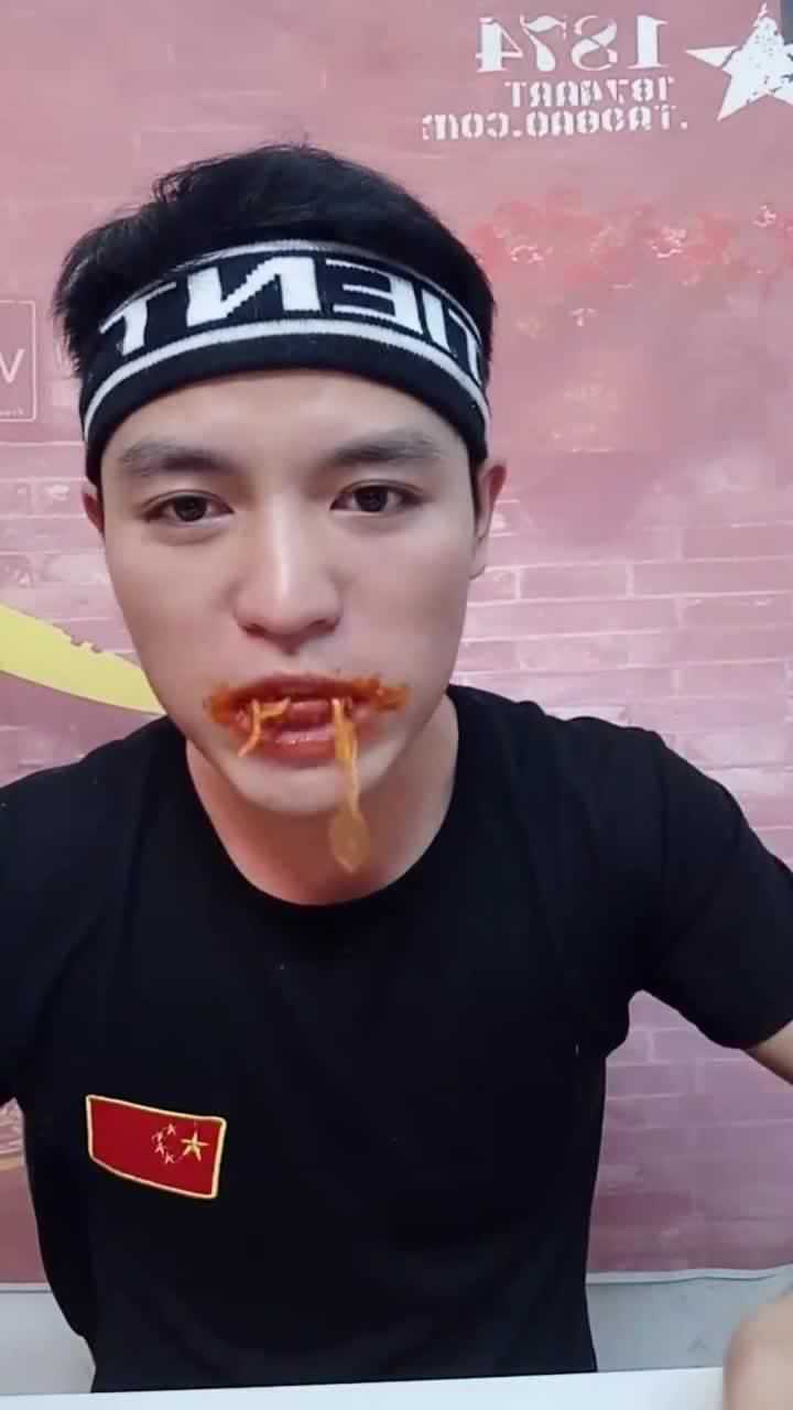 吃播大海哥这次挑战火鸡面十秒内解决真霸气