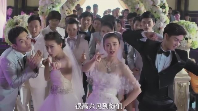 结婚典礼上,教父采用中英文混搭的结婚誓词,使得全场顿时嗨翻天