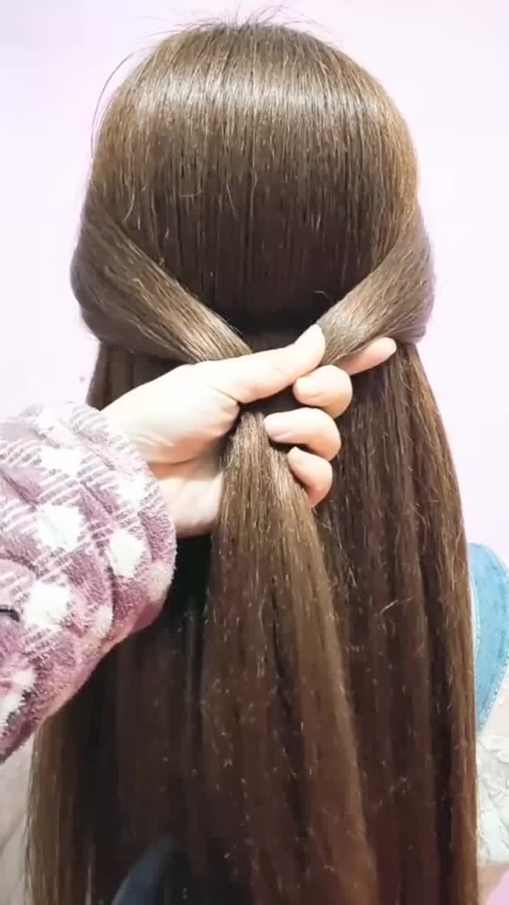 冬天穿大衣这样扎头发,简单易学,美丽大方显年轻