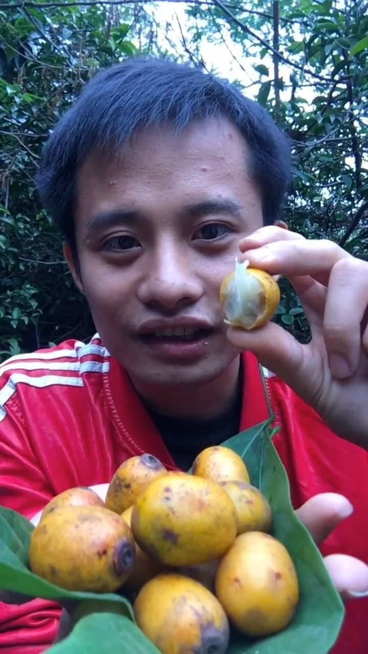 这个水果叫鼻涕果