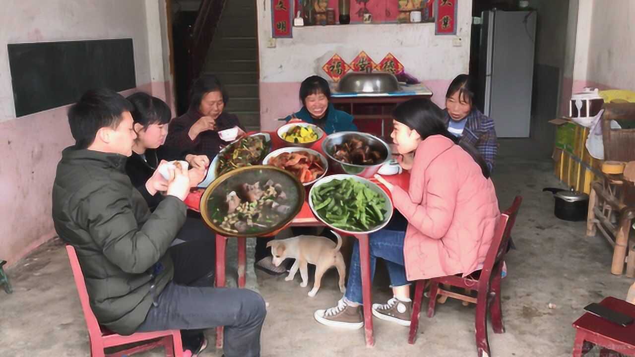 丈母娘来女婿家,小白小希下厨做三道硬菜,俩亲家坐一起吃得尽兴