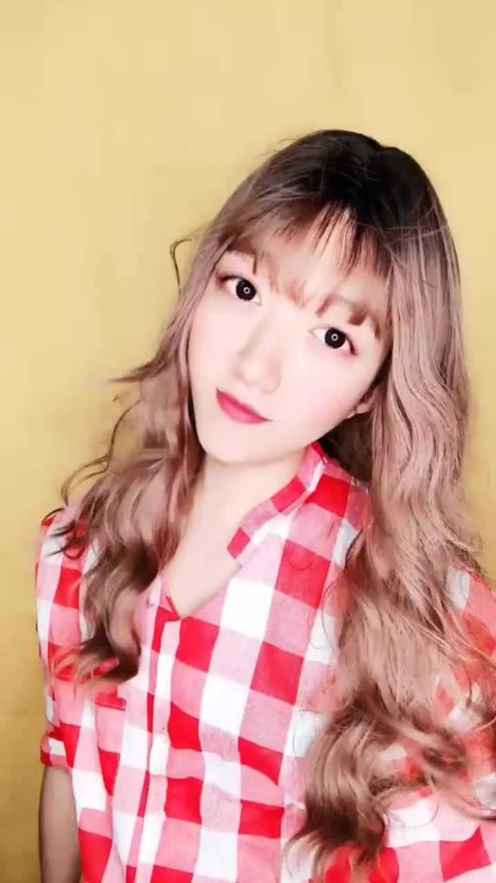 女装大佬阿纯笑起来太邪魅这美颜真厉害网友差点就被你掰弯