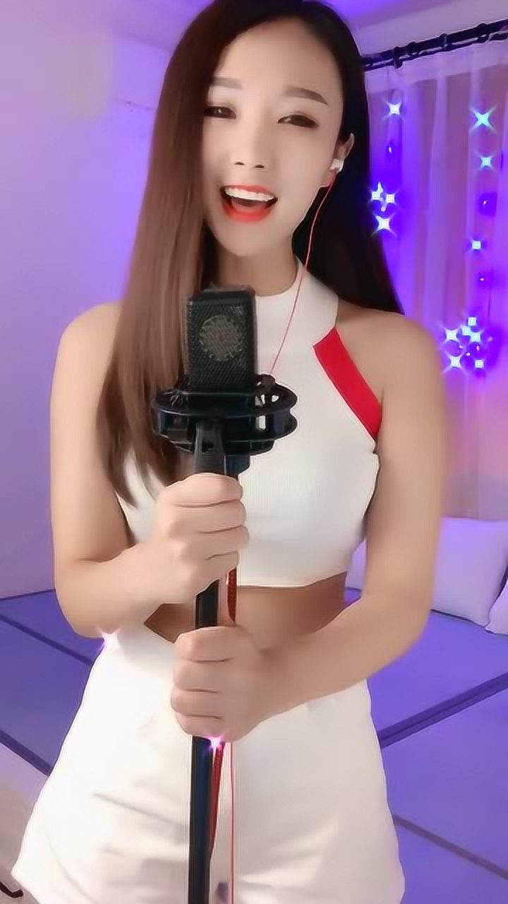 小姐姐深情唱歌一开口简直太好听了不信你来听听