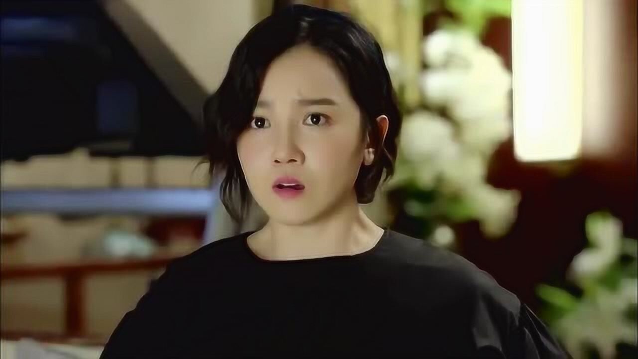 小别离正在看电视剧的蒂娜疯了一样跑进房间这是怎么了