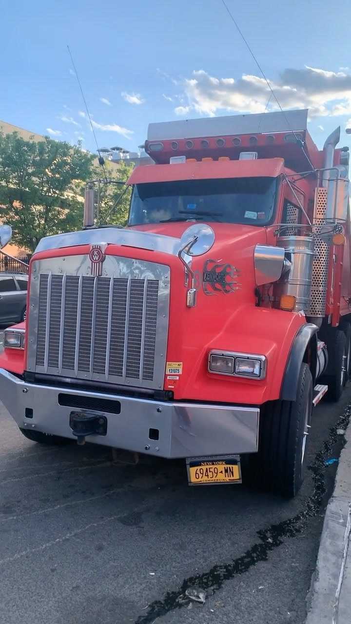 这就是美国的大卡车,看起来十分的气派十分的好看啊!