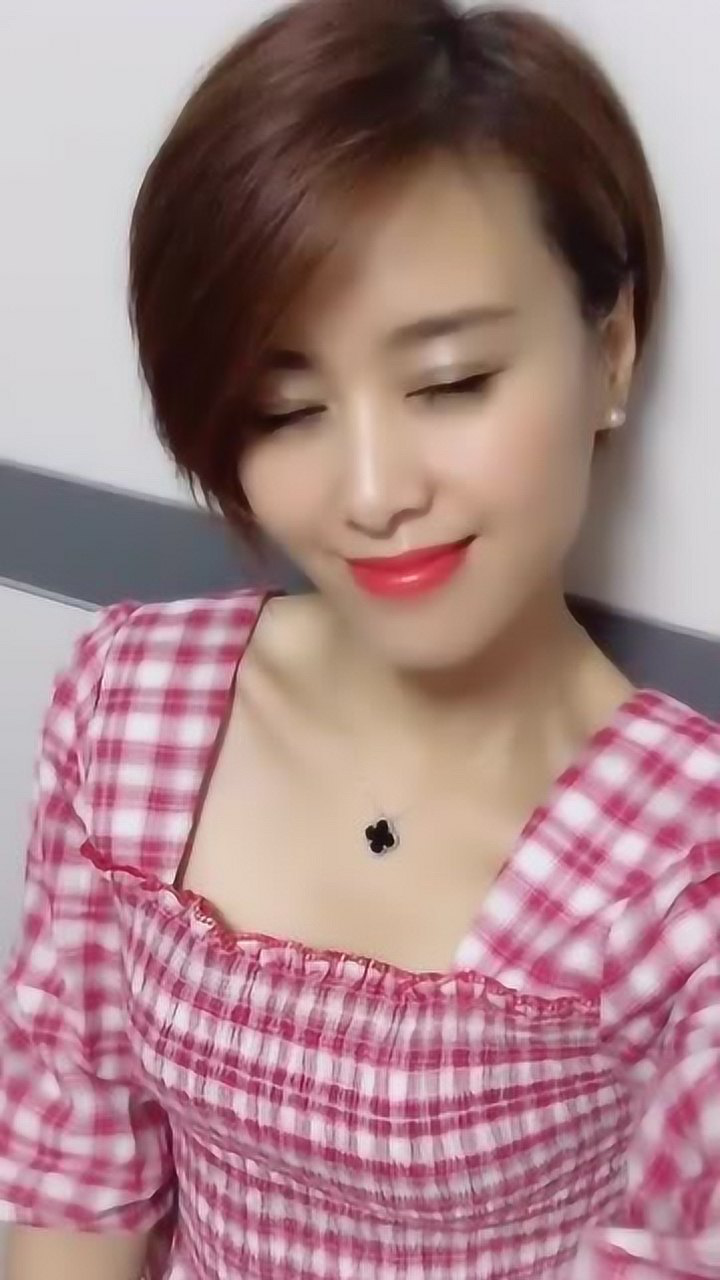 短发干练姐姐真漂亮美丽大方