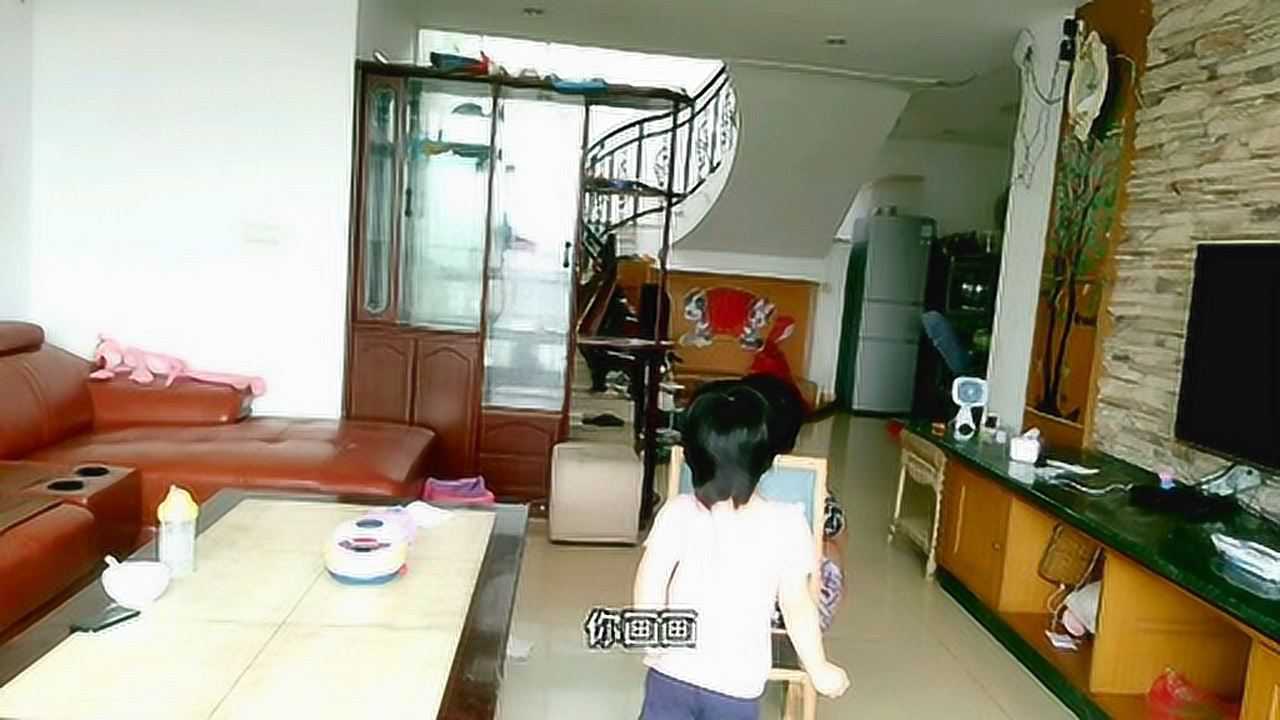 女儿说要画恐龙给我看还不给我偷看最后怎么看都不像恐龙