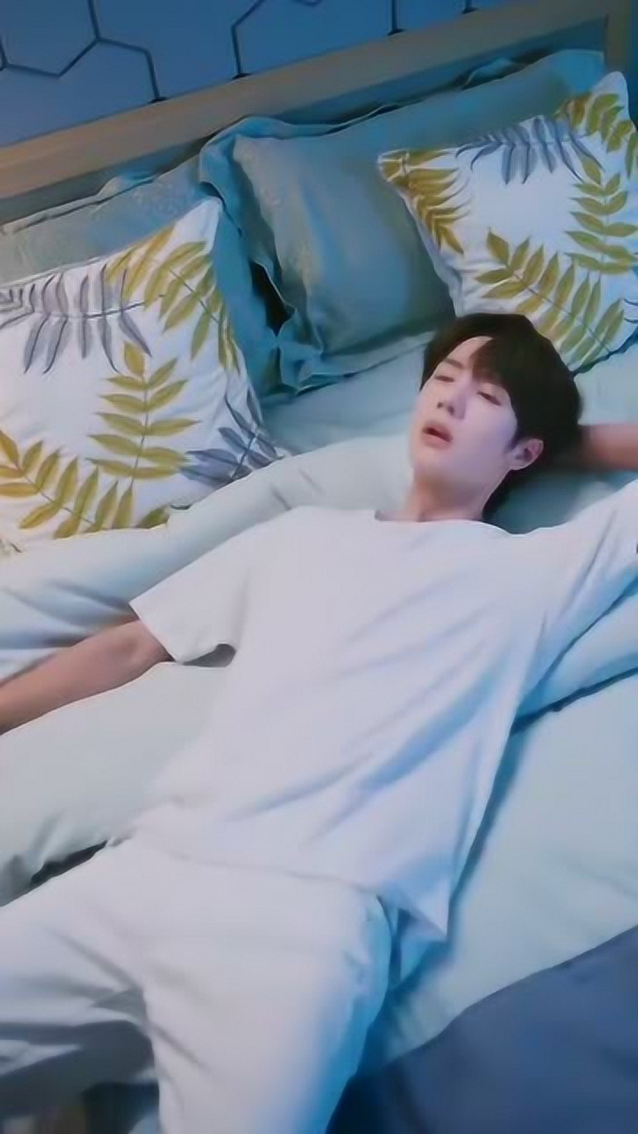 王一博:当你睡不着的时候,可以常来看看!