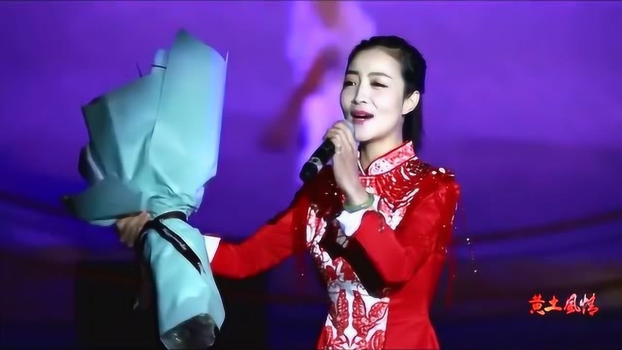 王小妮演唱陕北民歌圪梁梁歌声嘹亮清澈婉转动听