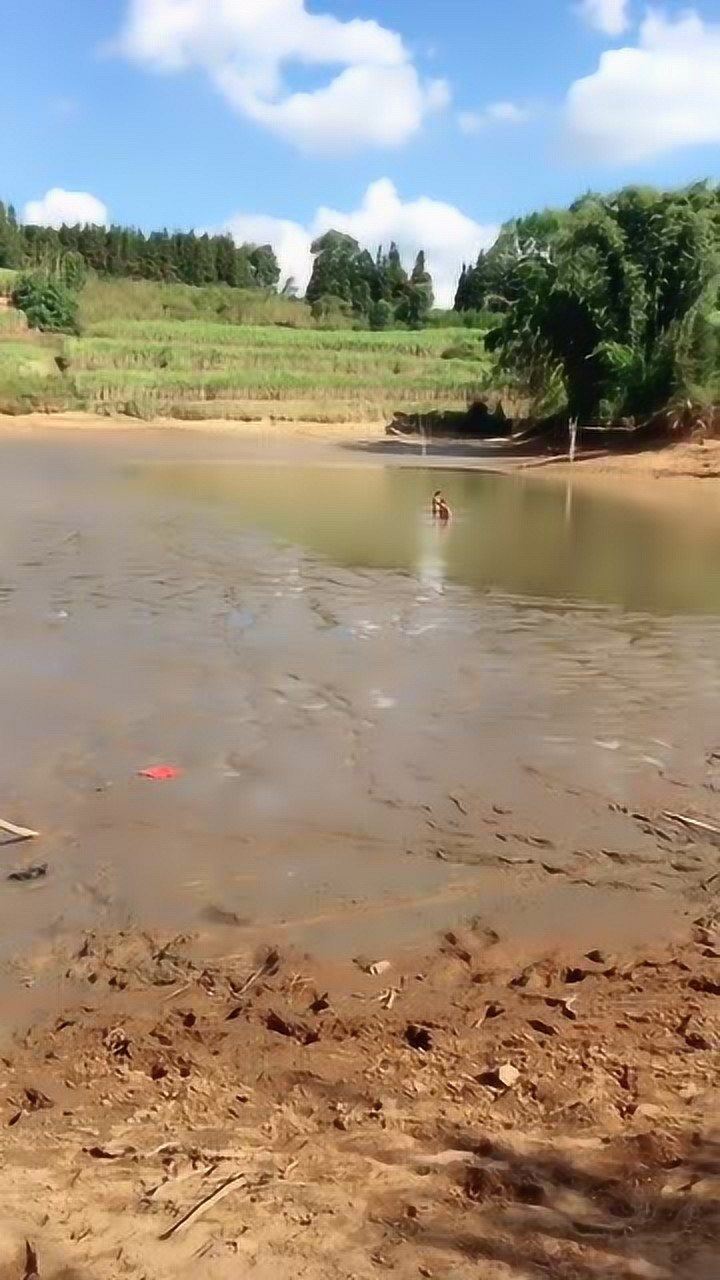 中国小伙问缅甸妹子怎么不高兴,称没有小哥哥保护真的不行